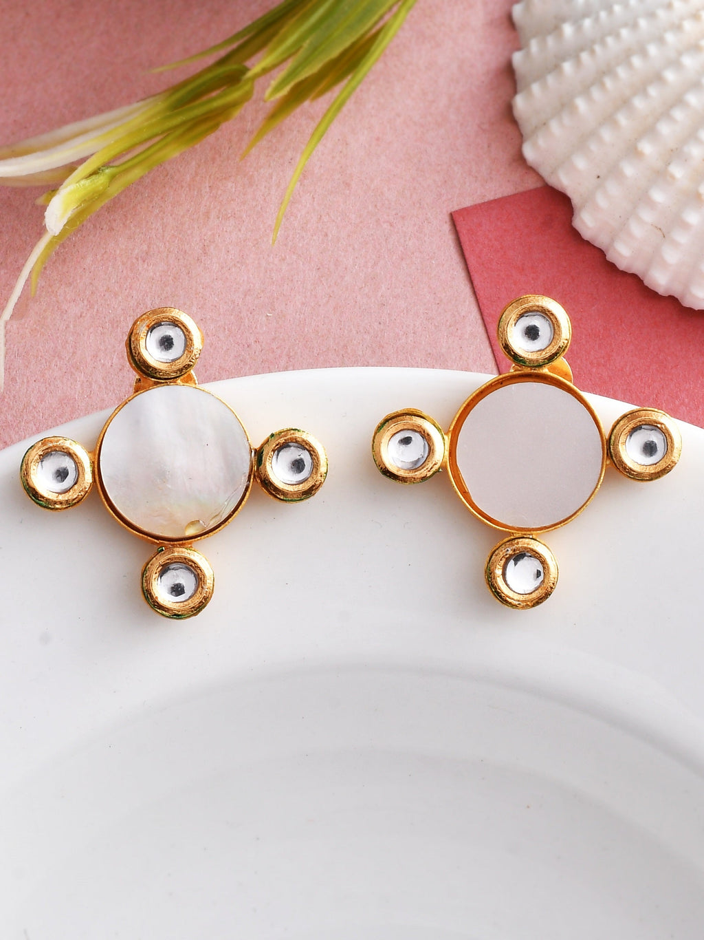 Kundan stud earrings for Classic Look
